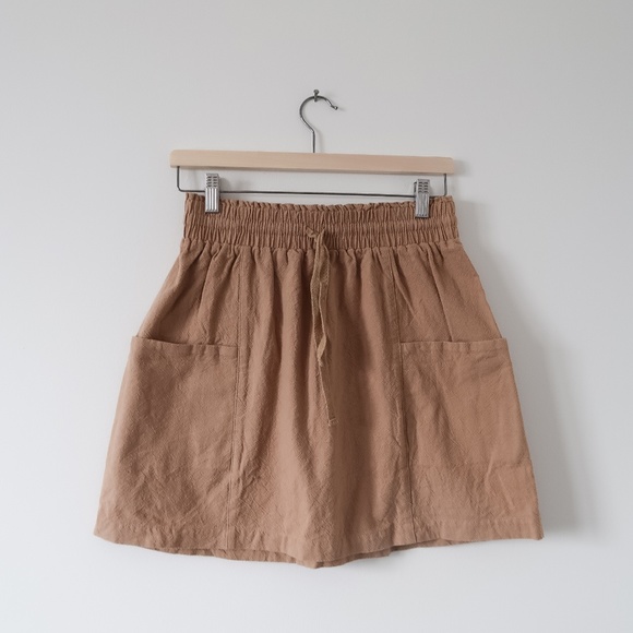 Tan Skirt with pockets - Picture 1 of 3